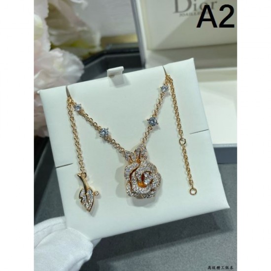 DIOR This winter's most popular brand 2023FW necklace DIOR This winter's most popular brand 2023FW necklace