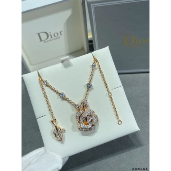 DIOR This winter's most popular brand 2023FW necklace DIOR This winter's most popular brand 2023FW necklace