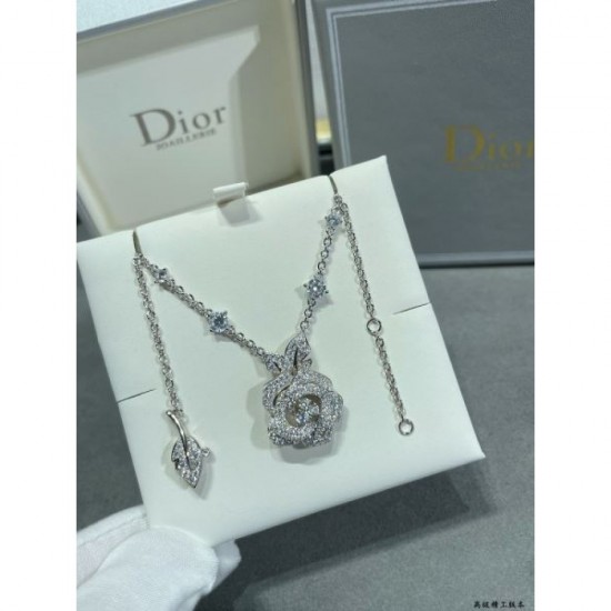DIOR This winter's most popular brand 2023FW necklace DIOR This winter's most popular brand 2023FW necklace