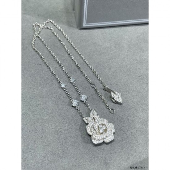 DIOR This winter's most popular brand 2023FW necklace DIOR This winter's most popular brand 2023FW necklace