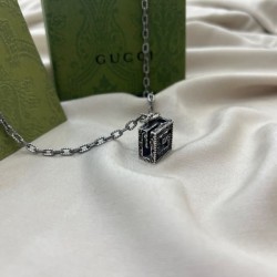 GUCCI Gucci fashionable style continues this season with 2023FW necklace