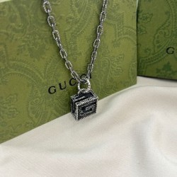 GUCCI Gucci fashionable style continues this season with 2023FW necklace