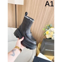 ALEXANDER WANG 2023FW boots that are very useful during the fall and winter period