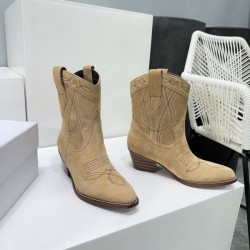Trendy boots you definitely want to keep in mind 2023FW CELINE