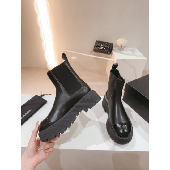 Simple boots that enhance your style 2023FW CHANEL CHANEL Simple boots that enhance your style 2023FW CHANEL CHANEL