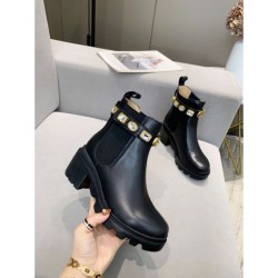 One new item for fall is the classic boots 2023FW GUCCI Gucci