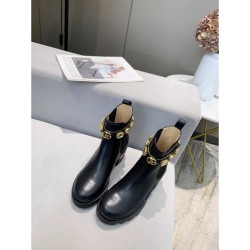 One new item for fall is the classic boots 2023FW GUCCI Gucci