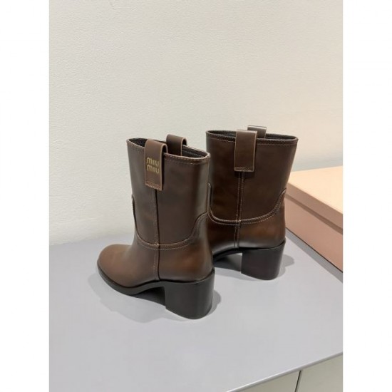 Boots with emphasis on loose fit and comfort 2023FW MIU MIU Miu Miu Boots with emphasis on loose fit and comfort 2023FW MIU MIU Miu Miu