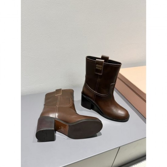 Boots with emphasis on loose fit and comfort 2023FW MIU MIU Miu Miu Boots with emphasis on loose fit and comfort 2023FW MIU MIU Miu Miu