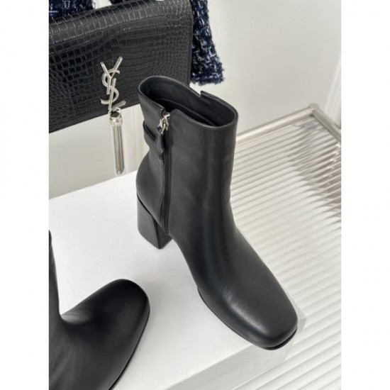 Boots that shine with sophisticated charm 2023FW PRADA 2 colors available Boots that shine with sophisticated charm 2023FW PRADA 2 colors available