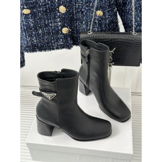 Boots that shine with sophisticated charm 2023FW PRADA 2 colors available Boots that shine with sophisticated charm 2023FW PRADA 2 colors available