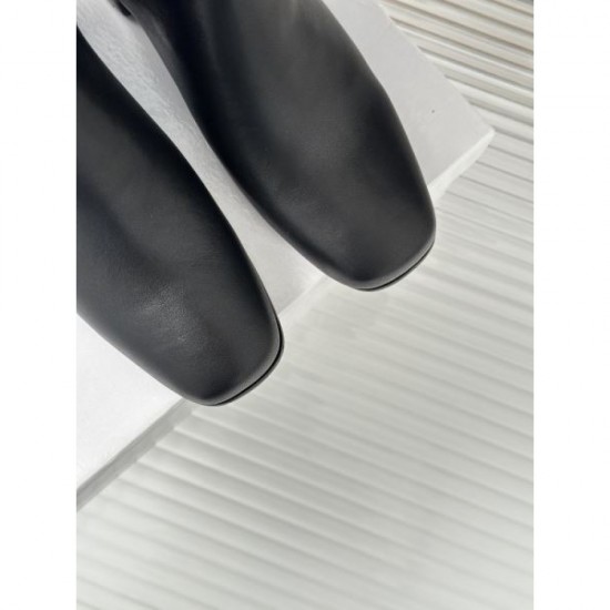 Boots that shine with sophisticated charm 2023FW PRADA 2 colors available Boots that shine with sophisticated charm 2023FW PRADA 2 colors available