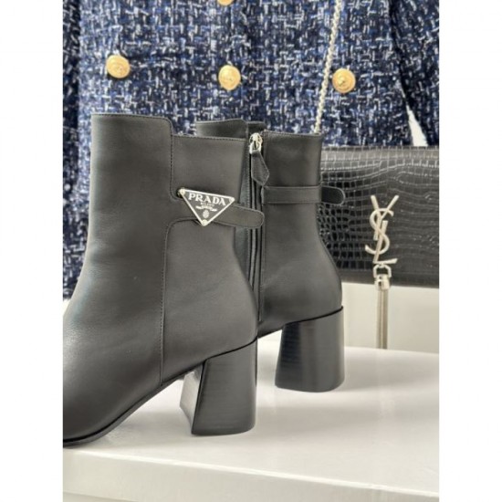 Boots that shine with sophisticated charm 2023FW PRADA 2 colors available Boots that shine with sophisticated charm 2023FW PRADA 2 colors available