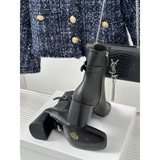 Boots that shine with sophisticated charm 2023FW PRADA 2 colors available Boots that shine with sophisticated charm 2023FW PRADA 2 colors available