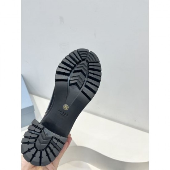 PRADA 2023FW boots that are very popular among young people overseas PRADA 2023FW boots that are very popular among young people overseas