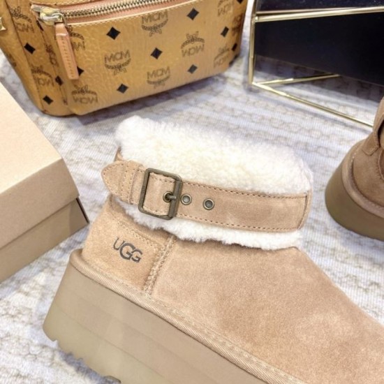 It continues to be very active in the fall and winter! Boots 2023FW UGG 2 colors available It continues to be very active in the fall and winter! Boots 2023FW UGG 2 colors available