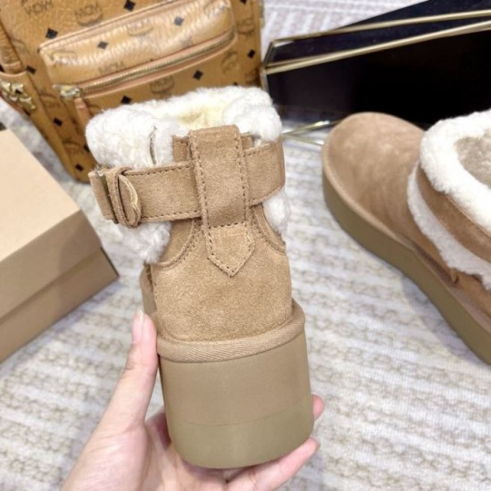 It continues to be very active in the fall and winter! Boots 2023FW UGG 2 colors available It continues to be very active in the fall and winter! Boots 2023FW UGG 2 colors available