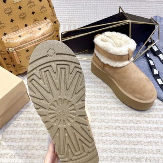 It continues to be very active in the fall and winter! Boots 2023FW UGG 2 colors available It continues to be very active in the fall and winter! Boots 2023FW UGG 2 colors available