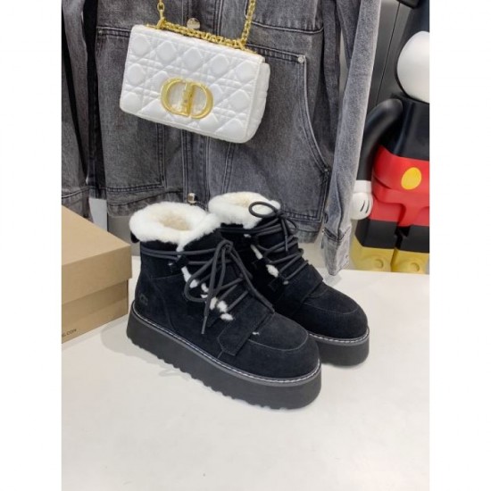 Boots seen in the fall/winter collection 2023FW UGG Multiple colors available Boots seen in the fall/winter collection 2023FW UGG Multiple colors available