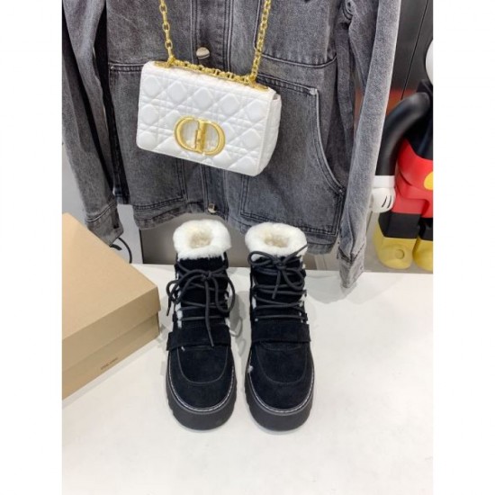 Boots seen in the fall/winter collection 2023FW UGG Multiple colors available Boots seen in the fall/winter collection 2023FW UGG Multiple colors available