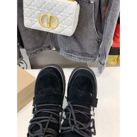 Boots seen in the fall/winter collection 2023FW UGG Multiple colors available Boots seen in the fall/winter collection 2023FW UGG Multiple colors available