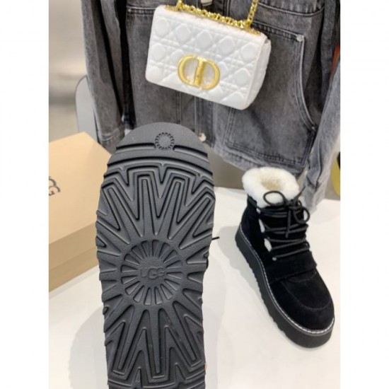 Boots seen in the fall/winter collection 2023FW UGG Multiple colors available Boots seen in the fall/winter collection 2023FW UGG Multiple colors available