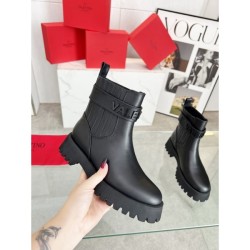 Mature feel of a material boots 2023FW VALENTINO Valentino