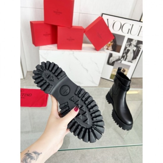 Mature feel of a material boots 2023FW VALENTINO Valentino Mature feel of a material boots 2023FW VALENTINO Valentino