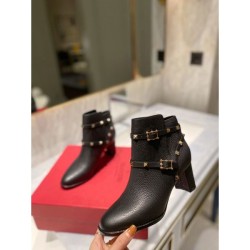 Full of fashion boots 2023FW VALENTINO Valentino