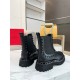 Especially this fall/winter season's attention-grabbing boots 2023FW VALENTINO Valentino Especially this fall/winter season's attention-grabbing boots 2023FW VALENTINO Valentino