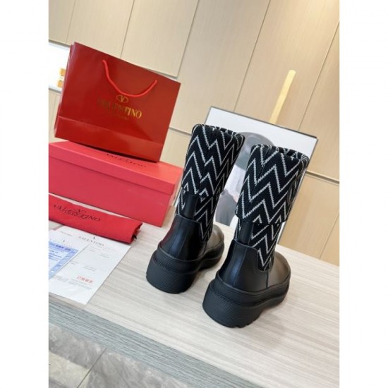 Boots that attract attention in early autumn 2023FW VALENTINO Valentino Boots that attract attention in early autumn 2023FW VALENTINO Valentino