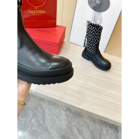 Boots that attract attention in early autumn 2023FW VALENTINO Valentino Boots that attract attention in early autumn 2023FW VALENTINO Valentino