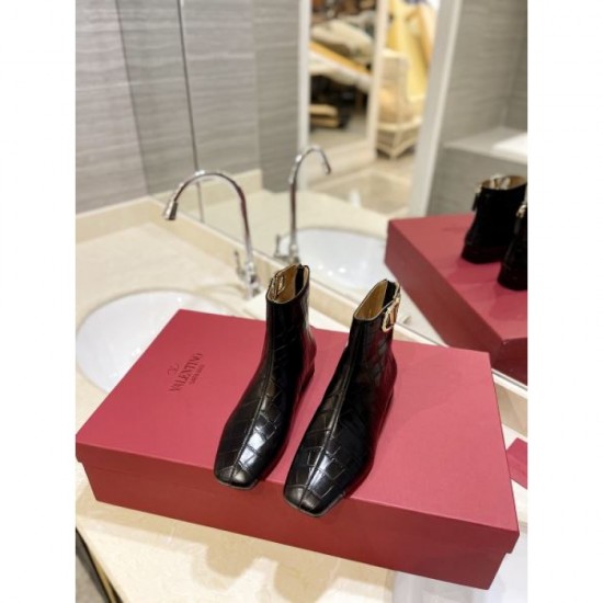 VALENTINO Mature atmosphere 2023FW boots VALENTINO Mature atmosphere 2023FW boots