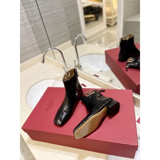 VALENTINO Mature atmosphere 2023FW boots VALENTINO Mature atmosphere 2023FW boots