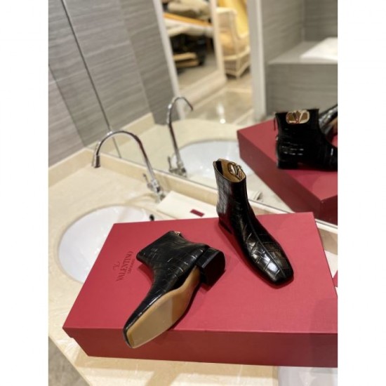 VALENTINO Mature atmosphere 2023FW boots VALENTINO Mature atmosphere 2023FW boots