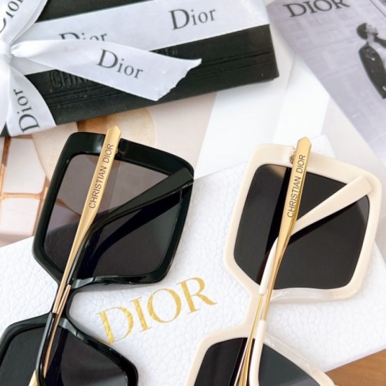 2023SS This season's inevitable summer new item Glasses DIOR Dior 2023SS This season's inevitable summer new item Glasses DIOR Dior