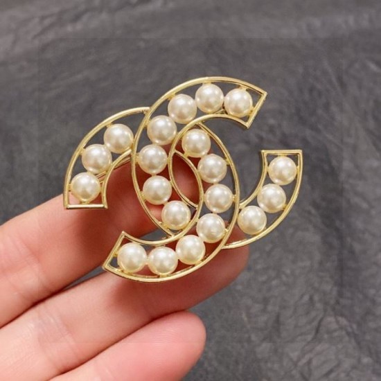 Celebrities are also obsessed with the brand's new 2024SS brooch CHANEL Celebrities are also obsessed with the brand's new 2024SS brooch CHANEL
