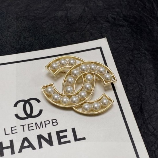 Celebrities are also obsessed with the brand's new 2024SS brooch CHANEL Celebrities are also obsessed with the brand's new 2024SS brooch CHANEL