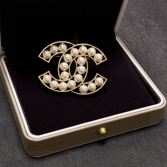Celebrities are also obsessed with the brand's new 2024SS brooch CHANEL Celebrities are also obsessed with the brand's new 2024SS brooch CHANEL