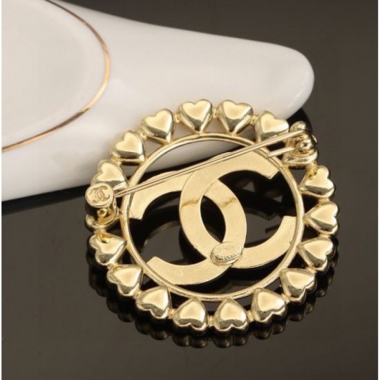 2024SS brooch CHANEL, loved by celebrities and entertainers 2024SS brooch CHANEL, loved by celebrities and entertainers