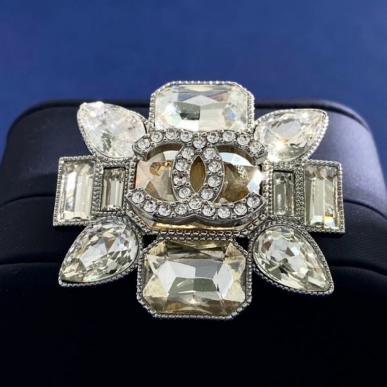 The latest trend to enhance the spring/summer mood 2024SS brooch CHANEL The latest trend to enhance the spring/summer mood 2024SS brooch CHANEL