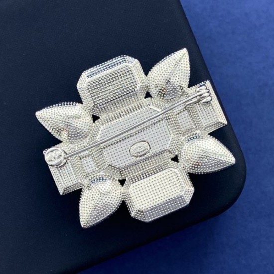 The latest trend to enhance the spring/summer mood 2024SS brooch CHANEL The latest trend to enhance the spring/summer mood 2024SS brooch CHANEL