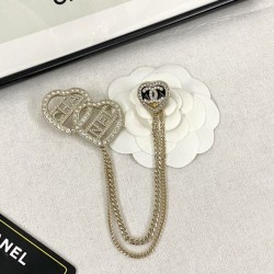 A battle is inevitable! You definitely want to check out 2024SS brooch CHANEL