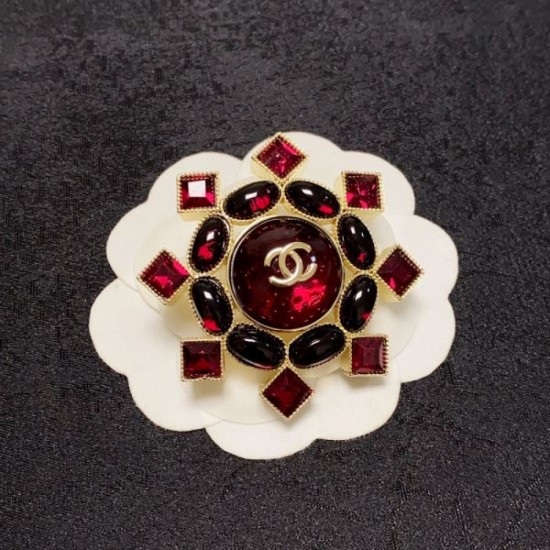 New Spring/Summer 2024SS brooch CHANEL that captivates fashionable adults New Spring/Summer 2024SS brooch CHANEL that captivates fashionable adults