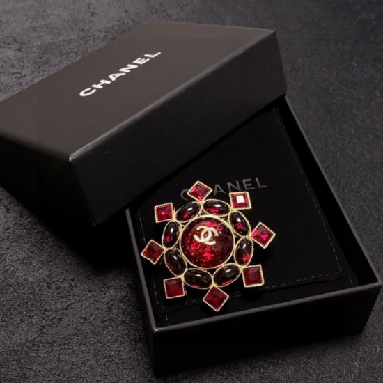 New Spring/Summer 2024SS brooch CHANEL that captivates fashionable adults New Spring/Summer 2024SS brooch CHANEL that captivates fashionable adults