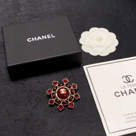 New Spring/Summer 2024SS brooch CHANEL that captivates fashionable adults New Spring/Summer 2024SS brooch CHANEL that captivates fashionable adults