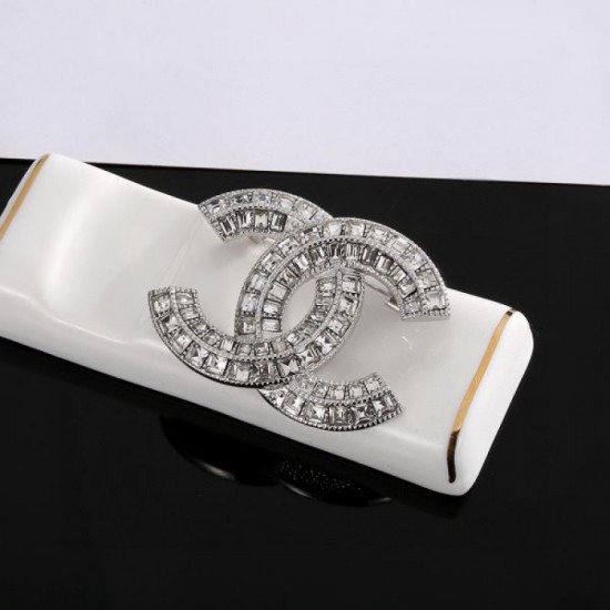 A battle is inevitable! You definitely want to check out 2024SS brooch CHANEL A battle is inevitable! You definitely want to check out 2024SS brooch CHANEL