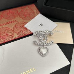 Fashionable 2024SS brooch that incorporates trends CHANEL