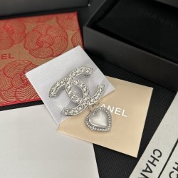 Fashionable 2024SS brooch that incorporates trends CHANEL