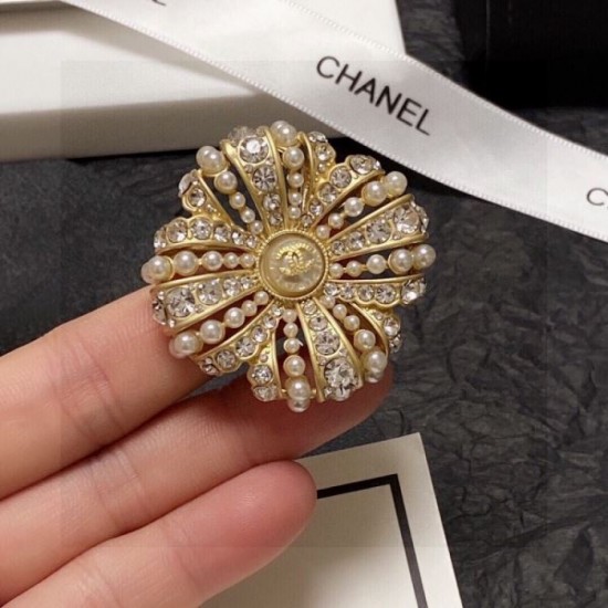CHANEL CHANEL Not-to-be-missed summer item 2024SS brooch CHANEL CHANEL Not-to-be-missed summer item 2024SS brooch